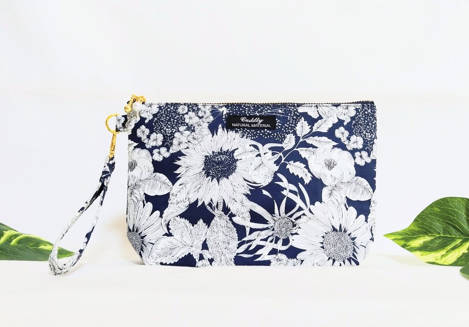 リバティダンクレアの持ち手付きポーチ(ネイビー)