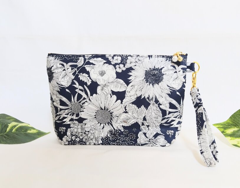 リバティダンクレアの持ち手付きポーチ(ネイビー) | iichi 日々の