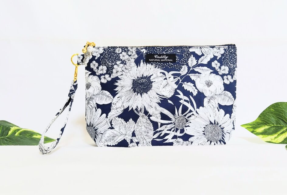 リバティダンクレアの持ち手付きポーチ(ネイビー) | iichi 日々の