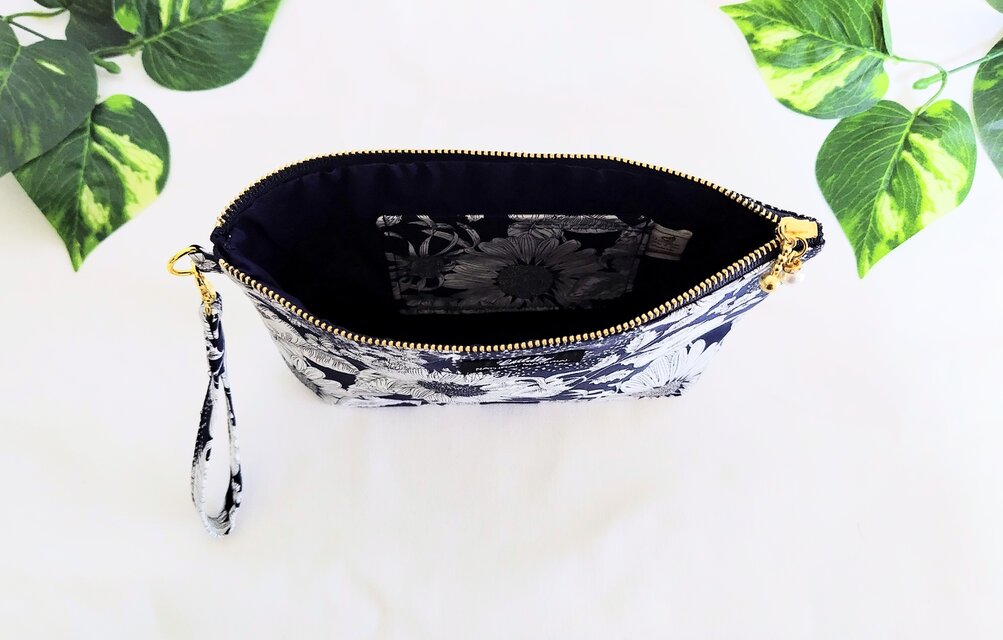 リバティダンクレアの持ち手付きポーチ(ネイビー) | iichi 日々の