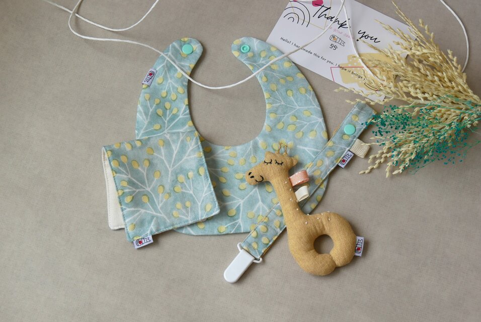 【出産祝いギフト】ダスティ―カラーのおしゃれ小物4点セット