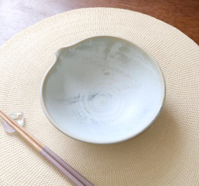 白い結晶釉の片口鉢