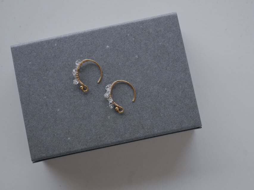 小さなハーキマーダイヤモンドフックピアス