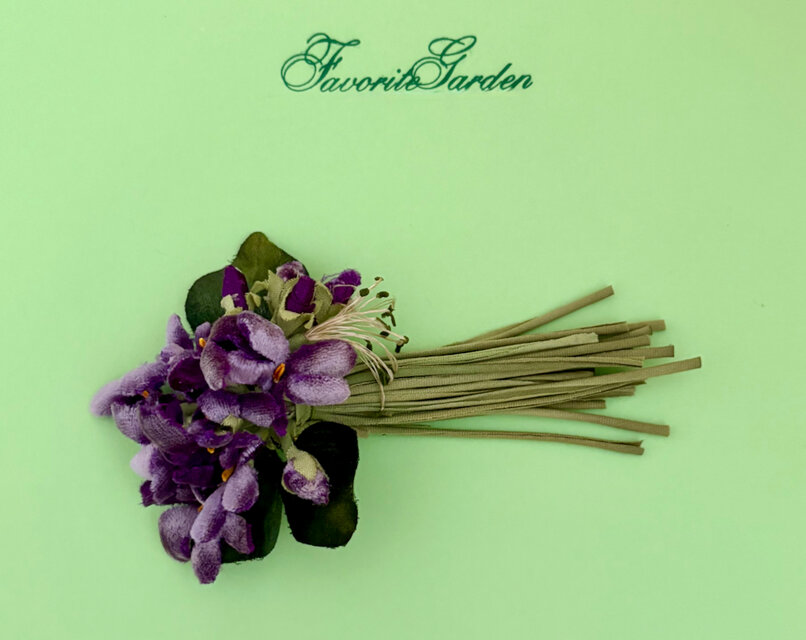 ヴィンテージリボンで作ったパープルビオレのコサージュ