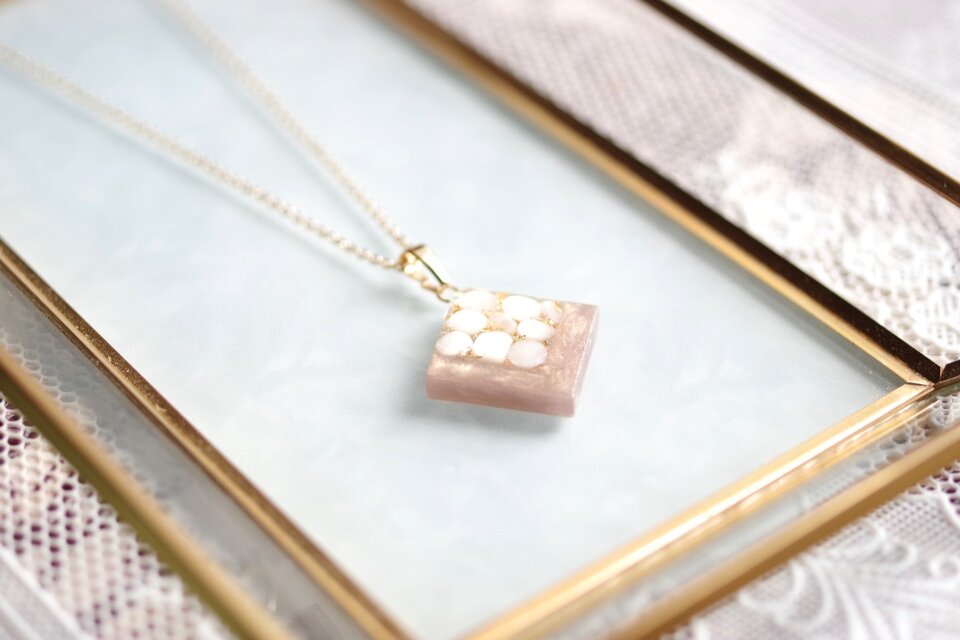 1098】レジン マトリカリア ネックレス ペンダント ハ