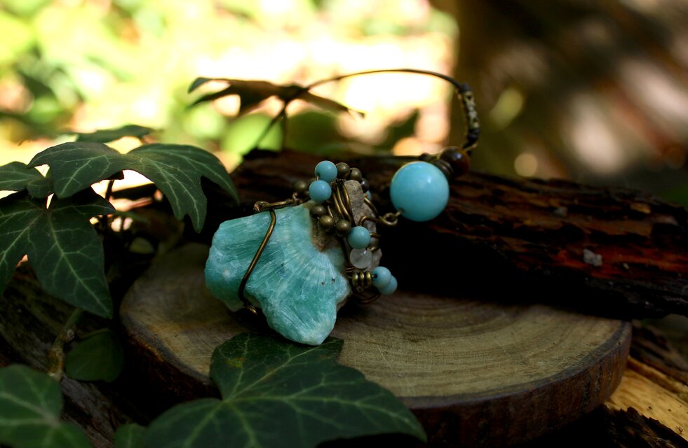 ヘミモルファイト　心をリラックスさせ、災いからも身を守る