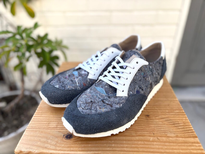 再生繊維フェルト×レザー　サステナブルスニーカー　グレー×ホワイト