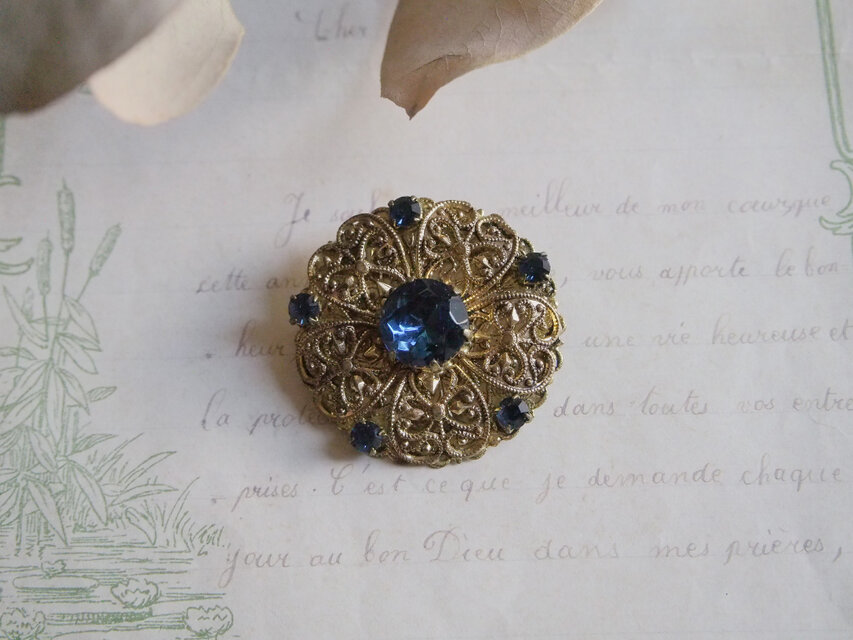 チェコスロバキアの青いガラスブローチ | iichi 日々の暮らしを