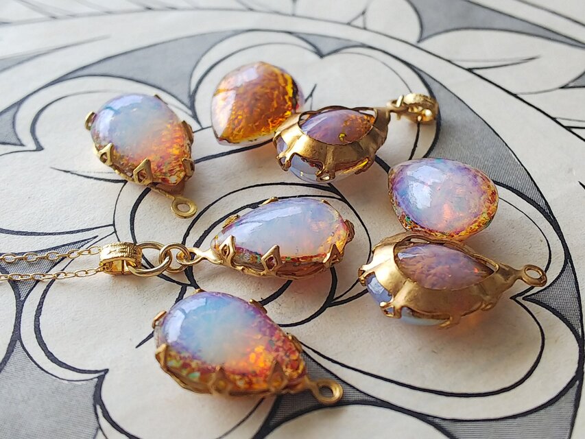 ヴィンテージ 白く曇ったとても美しいPinkオパール雫ネックレス