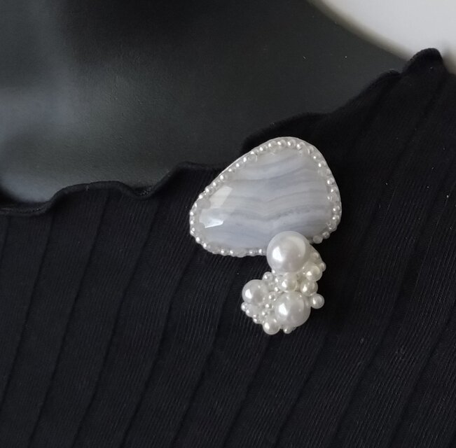 【３点セット】ブルーレースアゲートとパールのピンブローチ