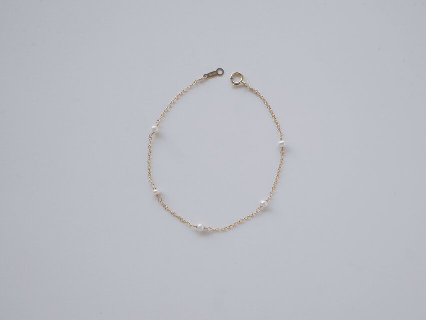 蕾 ｜小さな淡水パール 14kgfチェーンブレスレット