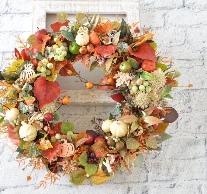 laさま　35㎝　紅葉リーフとグリーンのブドウの実・ローズヒップとパンプキンのリース　