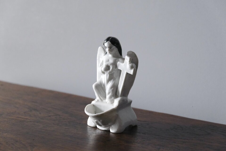 白磁 天使 ベニティエ 黒髪 h14cm フランス アンティーク 黒 0501914