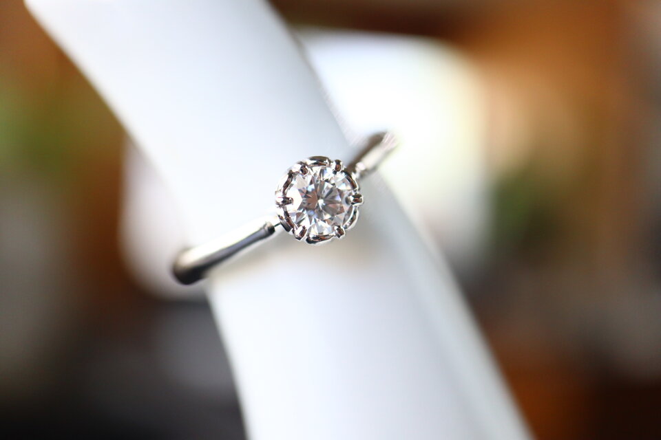 オリビン（ペリドット）イン/ダイヤモンド指輪