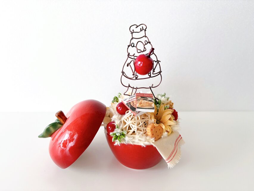 【 受注制作 】ぷっくり文鳥のパティシエさんアップルアレンジメント