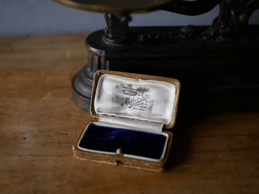 ジュエリーケース　ブローチ用　イギリスアンティーク　アンティークのある暮らし