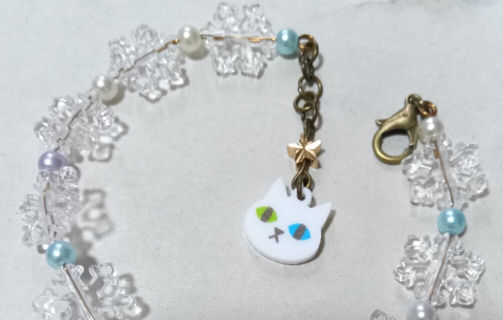 雪の精 まっしろねこと星と雪の結晶のブレスレット | iichi 日々の