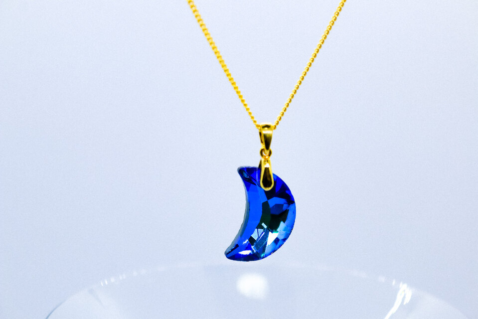 【Blue Moon様】ネックレス 青の境界】クリスタルガラスのBlue Moonネックレス 金具の色が選べます