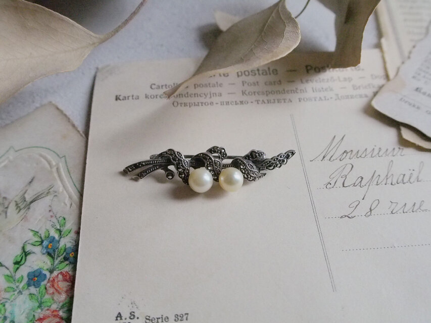 SALE 7700→6160円 シルバーとフォーパールの小ぶりなブローチ