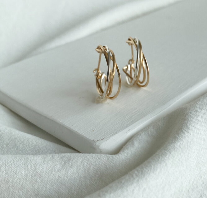 14kgf×silver925 diagonal 20 キャッチレス フープピアス4連 | iichi