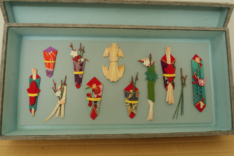 熨斗のいろいろ飾り、　布箱入り