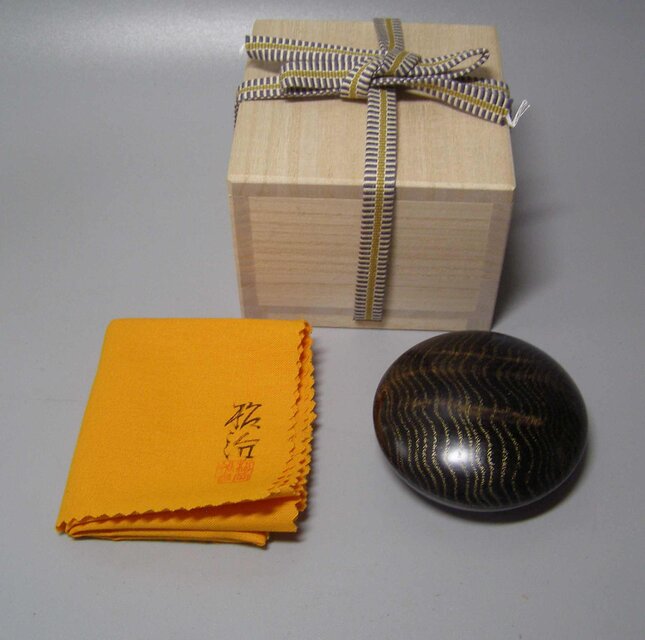 タモ斑杢#玉杢黒漆染め　木目沈金　ミニ食蘢 タモ玉杢斑杢造り 黒漆染 杢目沈金 ミニ食籠 香合にも | iichi