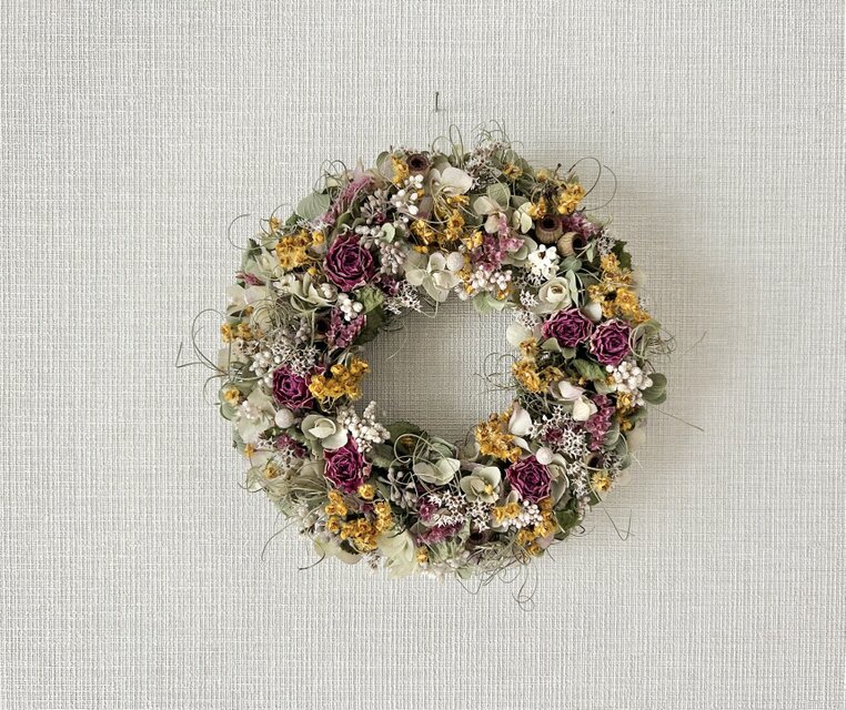 ミニ薔薇とベルティコルディアのリース | iichi 日々の暮らしを