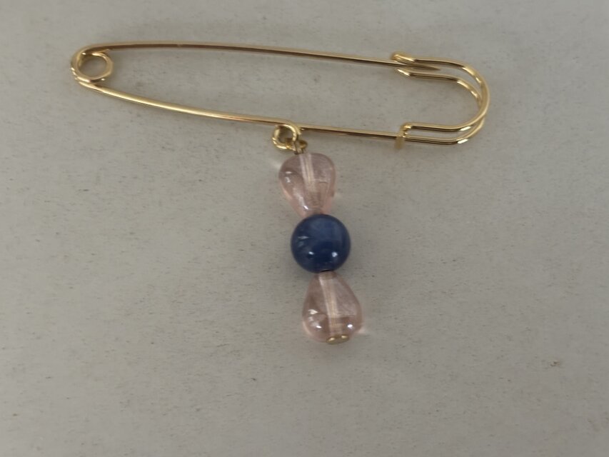 カイヤナイトドロップブローチ