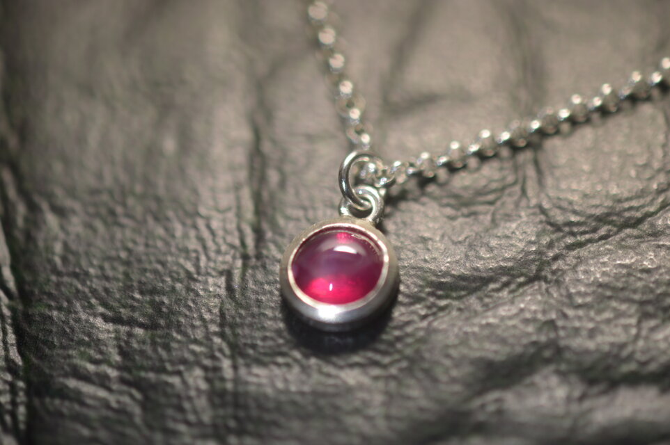 ペンダント　シルバー925　シンセティックスタールビー　0.65ct