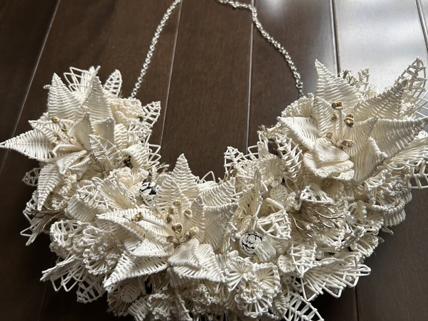 籐のリース　半月型の白いリース・大（クリスマスリース）