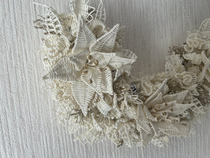 籐のリース 半月型の白いリース・大（クリスマスリース） | iichi 日々