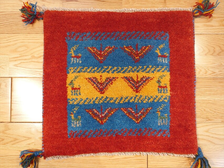 ペルシャ　ギャッベ　ミニマット　ラグ　横43x40㎝　茜色　青色　黄色　鹿　生命の木　T8373