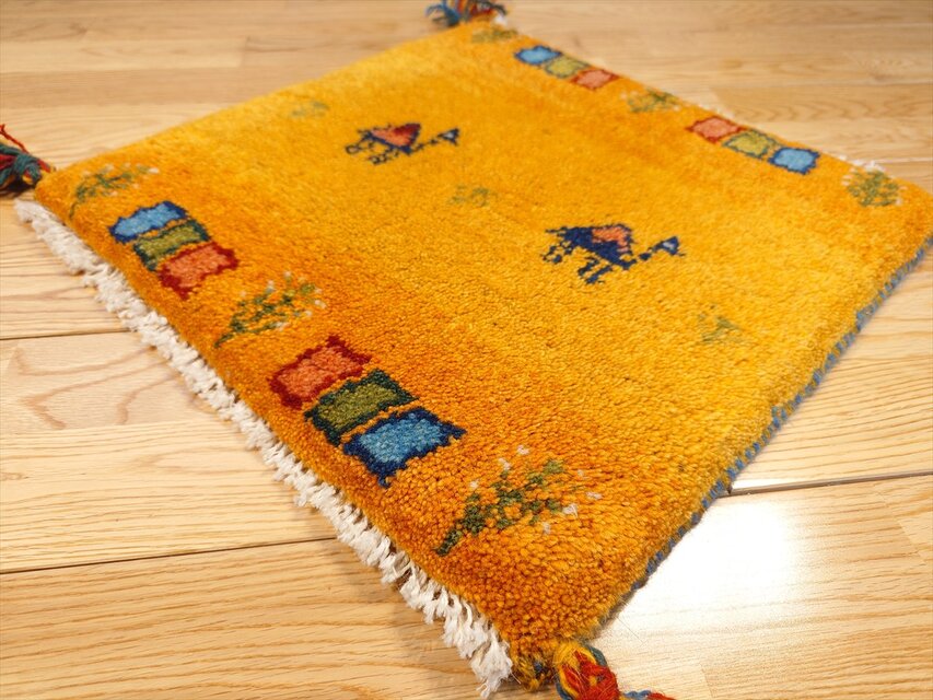 ペルシャ ギャッベ ミニマット ラグ 横41.5x41㎝ ラクダ 黄金色 T452