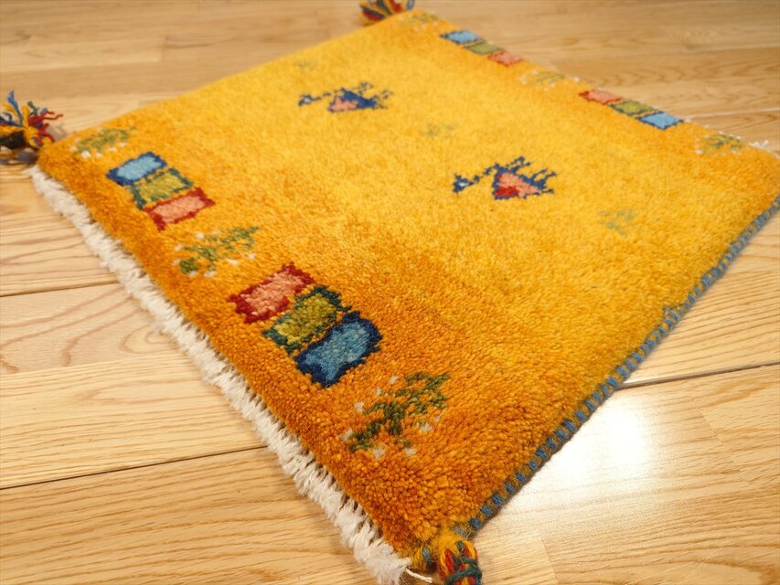 ペルシャ ギャッベ ミニマット ラグ 横41.5x41㎝ ラクダ 黄金色 T452