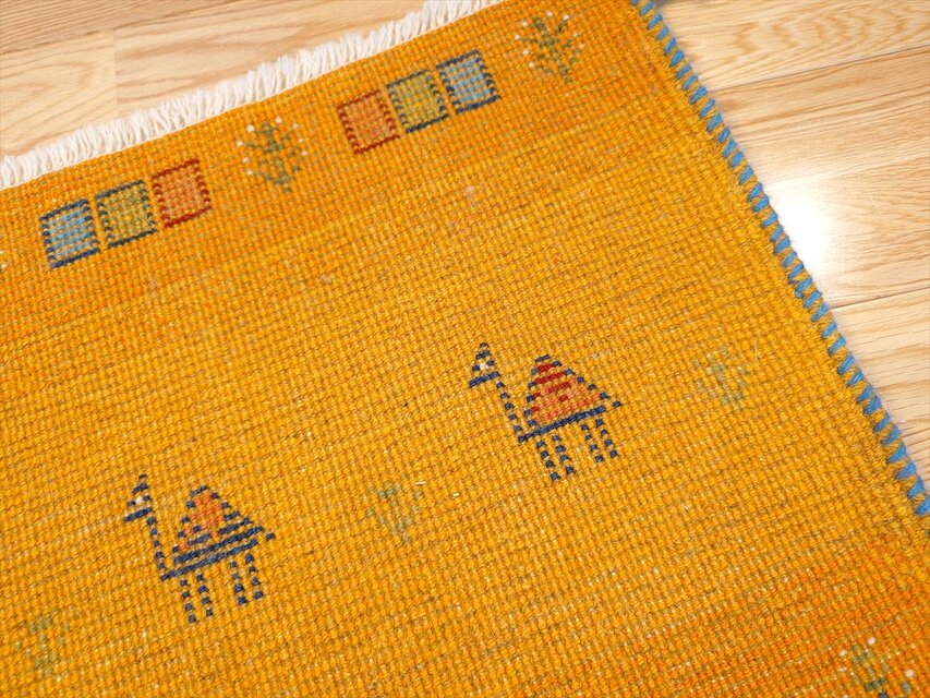 ギャッベ ミニマット アイボリー猫、黄金色 ザクロの実、茜色 ラクダの