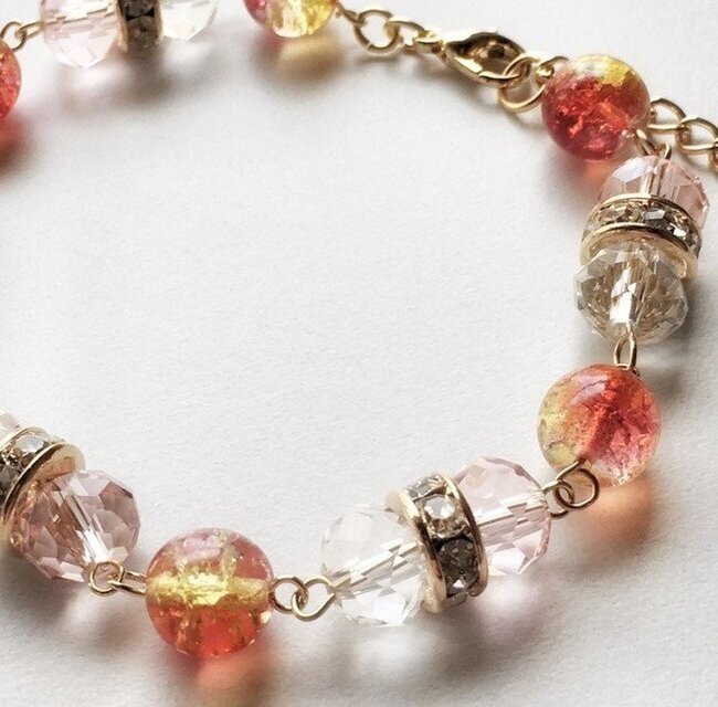 デイリーにもハレの日にも。大人の手元を飾る特別な輝き。チェコビーズ