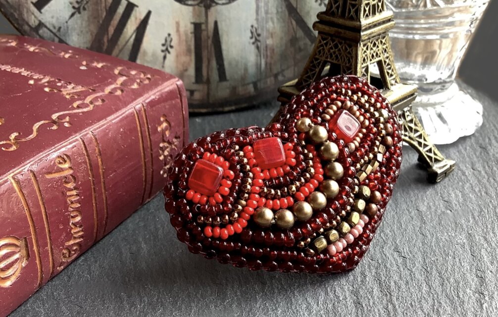 *Always*レッドハートのブローチ