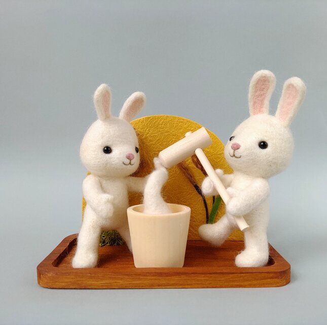 月夜のうさぎたちの餅つきオブジェ☆羊毛フェルト | iichi 日々