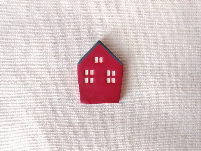 あかいおうちブローチ