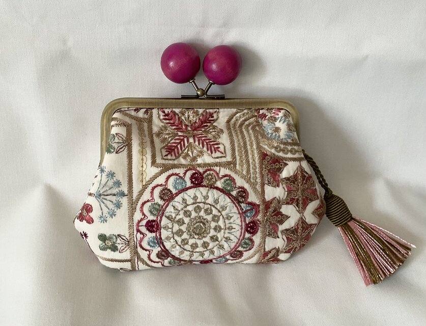 インド刺繍　木玉親子がま口ミニ財布　　