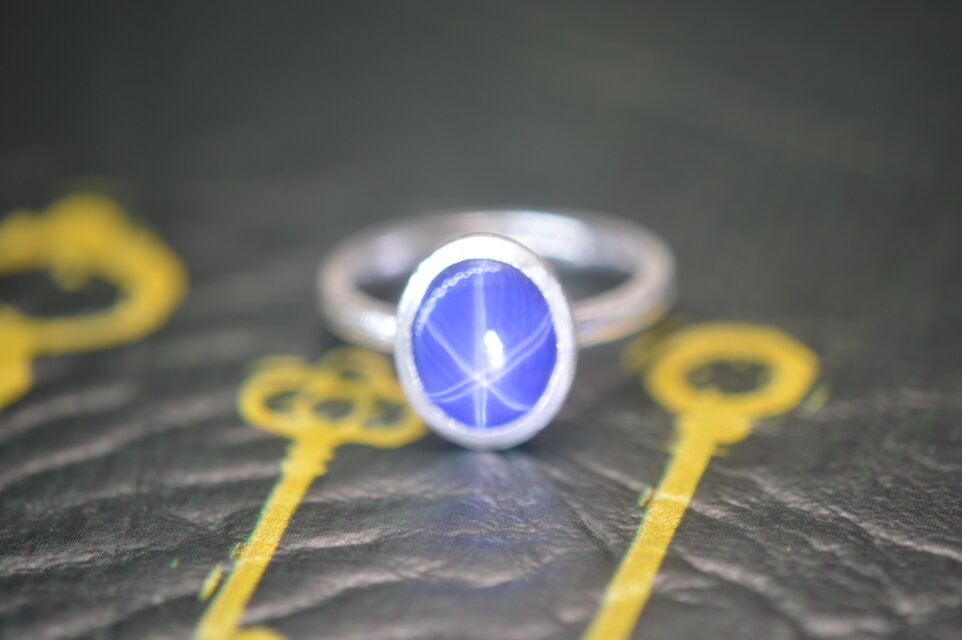 リング　シルバー925　シンセティックスターサファイヤ　2.28ct