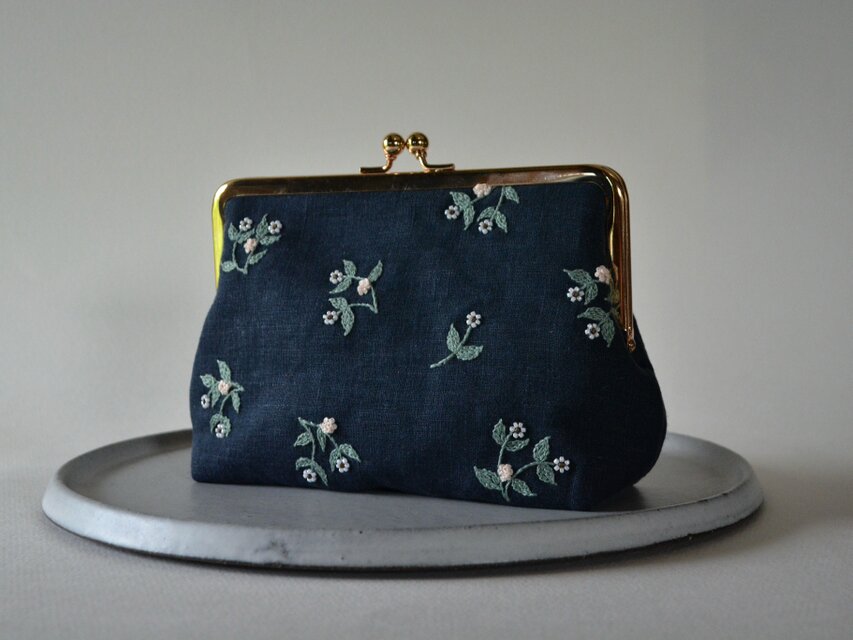 夏の宵の花景色のがま口ポーチ　リバティ　手刺繍　ハンドメイド sddefault.jpg