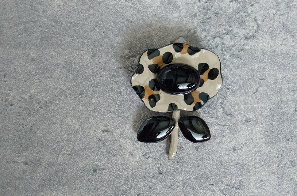 レオパード  のブローチ