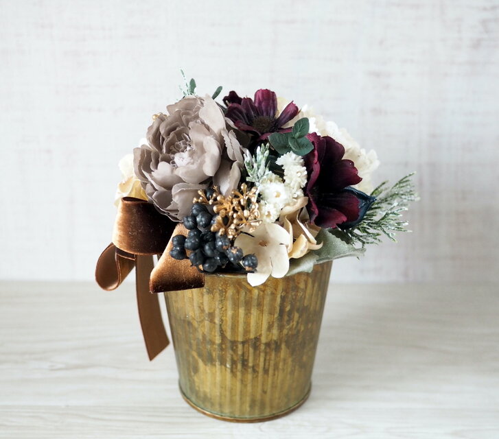 ラナンキュラスとチョコレートコスモスのアレンジメント -Artificial flower-