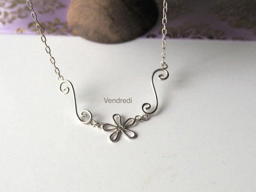 花のネックレス