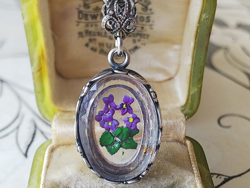 ヴィンテージ　Bランク すみれのインタリオ（18×13㎜）花葉アンティークSilverネックレス