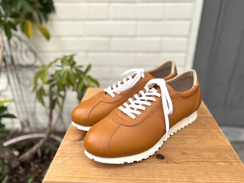最初の１足特別価格　秋新作クラシックレトロ・キャメルシュリンクレザースニーカー