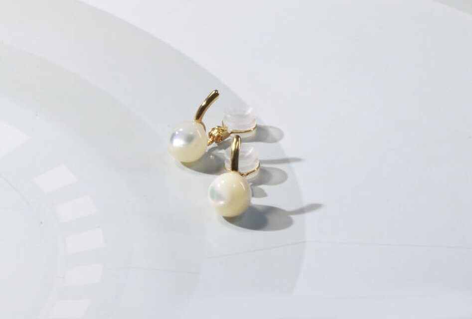 マザーオブパール（ホワイト）イヤリング