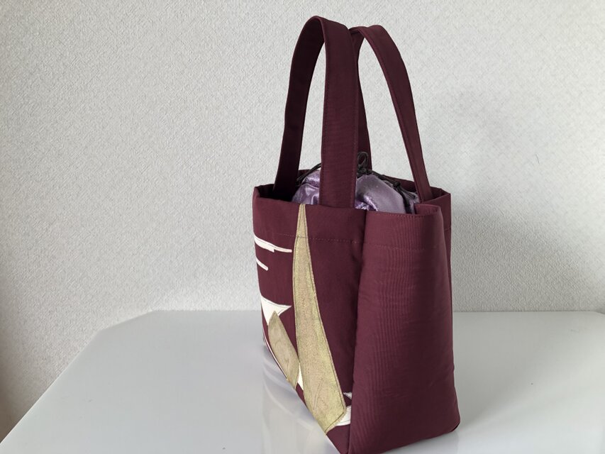 帯リメイク巾着トートバッグ｜えんじ色の和モダンデザイン | iichi