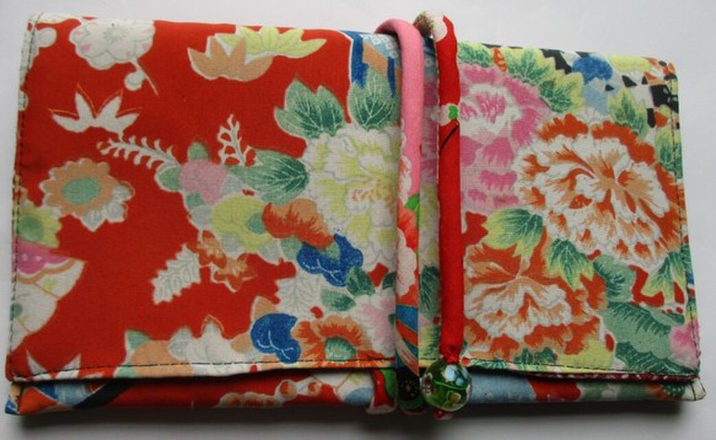 ８３７２　花柄の着物で作った和風財布・ポーチ＃送料無料